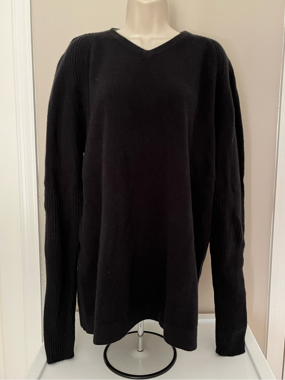 Tiger Woods Cozy Black Men’s sweater with v-neck size XL